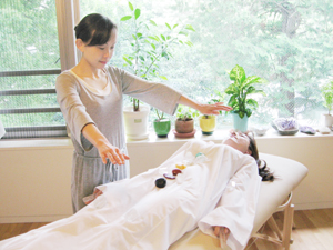 クリスタルアライメント施術風景